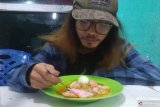 Nikmatnya lontong malam di Padang, mau tahu?