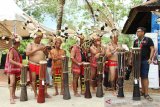 Rainforest World Music Festival (RWMF) merupakan festival musik tahunan yang telah digelar Sarawak Tourism Board (STB) sejak tahun 1998. Event yang rutin digelar setiap tahunnya selama tiga hari di Sarawak Cultural Village atau Kampung Budaya Sarawak di Kuching, Sarawak, Malaysia tersebut, bertujuan untuk merayakan keberagaman musik dunia. Pada tahun ini, RWMF 2019 dilaksanakan pada 12-14 Juli 2019. Dalam festival tersebut, pengunjung dapat menikmati pertunjukan musik, pameran kerajinan, gerai makanan, workshop hingga konser musik. Selain itu, pengunjung juga dapat mencoba beragam aktivitas seperti membuat lukisan, tato henna dari daun inai, bermain kano atau rakit, bermain gasing hingga berbelanja hasil kerajinan warga setempat. Untuk pertunjukan musiknya, tersaji beragam jenis seperti musik tradisional, fusion dan kontemporer. Rainforest World Music Festival menjadi perhelatan musik terbesar di Malaysia, yang pada tahun ini menampilkan 29 musisi yang didatangkan dari berbagai negaradi dunia yaitu antara lain Malaysia, Indonesia, Morocco, Vietnam, Scotland, Canary Islands, Chile, Madagascar, Russia, Ireland, Bhutan, Spanyol, Prancis, Jamaica, Estonia, Iran, Mongolia, New Zealand, Mauritius dan Cape Verde.