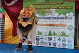 Anak Autis mentas seni pada peringatan Hari Peduli Autis Sedunia