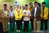 Yanti Airlangga Hartarto serahkan peralatan salat untuk masjid di Semarang