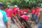Buntut dualisme kepengurusan KAN, warga tutup saluran air PT Semen Padang