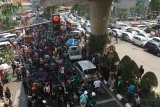 Mitra Gojek unjuk rasa, kendaraan terjebak macet