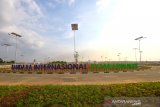 Suasana proyek pembangunan terminal baru Bandara Internasional Syamsudin Noor di Banjarbaru, Kalimantan Selatan, Selasa (6/8/2019).Progres pembangunan bandara tahap I dan II dengan luas 70 ribu meter persegi tersebut sudah mencapai 75 persen dan ditargetkan selesai pada Oktober 2019 dan dapat dioperasikan pada Nopember 2019.Foto Antaranews Kalsel/Bayu Pratama S.
