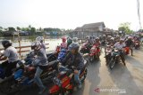 Arus lalulintas di jalan Sungai Lulut di padati pengendara, Banjarmasin, Kalimantan Selatan, Rabu (7/8/2019).Kepadatan arus lalulintas ini dampak dari proyek pembangunan jembatan sungai gardu yang mulai di bongkar.Foto Antaranews Kalsel/Bayu Pratama S.