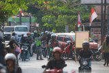 Arus lalulintas di jalan Sungai Lulut di padati pengendara, Banjarmasin, Kalimantan Selatan, Rabu (7/8/2019).Kepadatan arus lalulintas ini dampak dari proyek pembangunan jembatan sungai gardu yang mulai di bongkar.Foto Antaranews Kalsel/Bayu Pratama S.