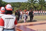 Calon petugas pengibar bendera yang tergabung dalam Pasukan Pengibar Bendera Pusaka (Paskibraka) mengikuti latihan di Alun-alun Kota Madiun, Jawa Timur, Rabu (7/8/2019). Paskibraka yang terdiri atas pelajar terpilih dari sejumlah SMA, SMK dan MAN melakukan latihan selama sebulan untuk menjalani tugas pengibaran bendera merah putih pada upacara Hari Ulang Tahun (HUT) ke-74 Proklamasi Kemerdekaan RI, 17 Agustus mendatang. Antara Jatim/Siswowidodo/zk