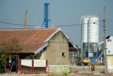 Suasana SD Tirtayasa yang terdampak proyek kereta cepat di Cibiru Hilir, Kabupaten Bandung, Jawa Barat, Kamis (8/8/2019). Tim Fasilitasi Inventarisasi Fasilitas Sosial-Fasilitas Umum (Fasos-Fasum) Trase Proyek Kereta Cepat Jakarta-Bandung (KCJB) akan segera merelokasi bangunan SDN Tirtayasa ke lahan seluas 1.240 meter persegi dan untuk sementara siswa dipindahkan ke sekolah terdekat yaitu di SDN Cibiru 10 dan SDN Mekarbiru Kecamatan Cileunyi. ANTARA JABAR/Raisan Al Farisi/agr