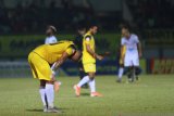 Pesepak bola Barito Putera Rafael Feital Da Silva  tertunduk usai pertandingan dengan klub Tira Persikabo dalam pertandingan lanjutan Liga 1 2019 di Stadion Demang Lehman Martapura, Kalimantan Selatan, Jumat (9/8/2019).Tira Persikabo menang atas Barito Putera  dengan skor 4-2.Foto Antaranews Kalsel/Bayu Pratama S.