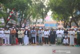 Sejumlah umat islam melaksanakan shalat Idul Adha di Masjid Noor di kawasan pasar Sudimampir Banjarmasin, Kalimantan Selatan, Minggu (11/8/2019).Foto Antaranews Kalsel/Bayu Pratama S.