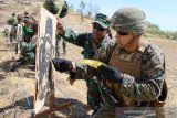 Prajurit Korps Marinir TNI AL dan Marinir Amerika Serikat (USMC) yang tergabung dalam Latihan Bersama Platoon Exchange (Platex) berlatih Tembak Tempur Offensive (TTO) dan Tembak Tempur Defensive (TTD) di Pusat Latihan Pertempuran Marinir 5 Baluran, Banyuputih, Situbondo. Selasa (13/8/2019). Latihan Bersama Marinir kedua negara yang akan berlangsung hingga 27 Agustus 2019 tersebut bertujuan untuk meningkatkan profesionalisme dan kerjasama Marinir kedua negara.Antara Jatim/Serka Mar Kuwadi/zk.