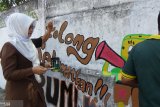 Perbarui mural, cara kreatif guru di Payakumbuh sambut HUT RI (Video)