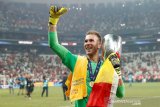 Terbuang di West Ham, Adrian jadi pahlawan Liverpool