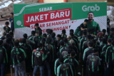 GrabBike sebar semangat perjuangan dengan bagikan jaket baru