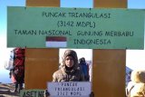 Siswa SD ini peringati HUT ke-74 Indonesia di Puncak Merbabu