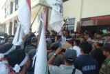 Vonis bebas oknum polisi bandar narkoba, PN Baturaja didemo