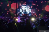 Grup band Rubah di Selatan tampil menghibur penggemarnya saat  digelar Road to Soundrenaline di Surabaya, Jawa Timur, Kamis (22/8/2019) malam. Sejumlah grup band tampil pada pegelaran musik tersebut yang merupakan rangkaian kegiatan menuju Soundrenaline di Garuda Wisnu Kencana, Bali, pada  7-8 September 2019. Antara Jatim/Zabur Karuru