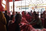 Yayasan Po Anthian bagikan sembilan ton beras