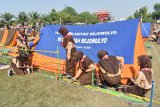 Peserta mengikuti lomba tantangan pramuka (scout challenge) di Lapangan Gulun, Kota Madiun, Jawa Timur, Selasa (27/8/2019). Lomba yang diikuti 36 regu terdiri 288 anggota Pramuka tingkat penggalang tersebut difasilitasi Gugus Depan (Gudep) Teritorial PT Industri Kereta Api (Inka) guna membentuk karakter anak. Antara Jatim/Siswowidodo/zk.