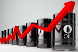 Harga minyak menetap lebih tinggi karena didukung paket paket stimulus AS