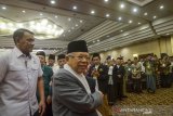 Wakil Presiden terpilih periode 2019-2024 Maruf Amin menghadiri acara Tasyakur Kebangsaan di Bandung, Jawa Barat, Jumat (30/8/2019). Tasyakur Kebangsaan yang dihadiri oleh ratusan ulama Nahdlatul Ulama Jawa Barat tersebut dilakukan dalam rangka silaturahmi kemenangan pasangan Joko Widodo dan Maruf Amin pada pilpres 2019. ANTARA FOTO/Raisan Al Farisi/agr