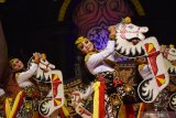 Grup seni reog BNI 46 tampil di panggung saat mengikuti Festival Nasional Reog Ponorogo 2019 di Alun-alun Ponorogo, Jawa Timur, Jumat (30/8/2019) malam. Festival Nasional Reog Ponorogo 2019 diikuti 37 grup Reog Ponorogo dari berbagai daerah di Indonesia. Antara Jatim/Siswowidodo/zk.