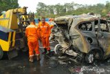 Sebanyak 21 kendaraan terlibat kecelakaan maut di Tol Cipularang