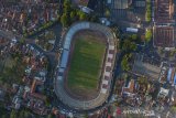 Foto diudara Stadion Sepak Bola Galuh Ciamis, di Kabupaten Ciamis, Jawa Barat, Jumat (6/9/2019). Stadion Galuh yang direnovasi sejak tahun 2010 hingga 2015 dengan menghabiskan anggaran sebesar Rp20 miliar merupakan stadion bertaraf internasional dengan kapasitas penonton 17 ribu orang. ANTARA FOTO/Adeng Bustomi/ agr