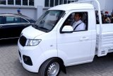 Jokowi jajal mobil buatan Esemka, Presiden jadi penumpang, Menteri Airlangga mengemudi