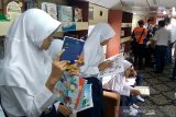 Cukup jauh, pelajar antusias kunjungi Rail Library di Stasiun Karangsari Banyumas