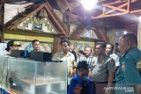 Bupati Gaghana kunjungi stand pameran di pelabuhan Tahuna
