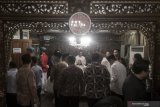 Jamaah dan petugas haji shalat gaib di Madinah untuk BJ Habibie