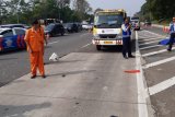 Mobil pecah ban di Tol Jagorawi di tol Jagorawi berpenumpang sembilan orang