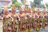 Penari beraksi pada ritual adat Kebo-keboan Alasmalang, Banyuwangi, Jawa Timur, Minggu (15/9/2019). Ritual adat yang berlangsung satu tahun sekali pada bulan muharram tersebut, merupakan tradisi warisan leluhur yang sudah berlangsung sejak ratusan tahun sebagai ungkapan rasa syukur masyarakat Alasmalang atas hasil panen selama satu tahun. Antara Jatim/Budi Candra Setya/zk.