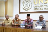 UNS anugerahi Panglima TNI gelar doktor honoris causa