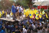 Pengunjuk rasa dari PMII terlibat aksi saling dorong dengan polisi di depan gedung KPK