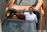 Ini cerita Gubernur Anies saat naik mobil listrik disetiri pebalap F2 Sean Gelael