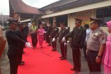 Polisi Agam laksanakan upacara pedang pora sambut-lepas kapolres