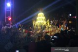 Suasana Banjarmasin Night Carnival di Jalan Jendral Sudirman Banjarmasin, Kalimantan Selatan, Sabtu (21/9/2019).Banjarmasin Night Carnival yang diikuti 35 peserta dengan tema 