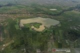 Foto udara Danau Rawa Onom di Lingkungan Siluman Baru, Kota Banjar, Jawa Barat, Minggu (22/9/2019). Pada Musim kemarau permukaan air Danau Rawa Onom tidak pernah surut atau mengering, sehingga ratusan hektare lahan pertanian dikawasan tersebut tidak kekurangan air. ANTARA FOTO/Adeng Bustomi/ agr