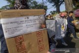 Mahasiwa dari berbagai kampus di Bandung melakukan aksi solidaritas untuk korban bencana asap saat Hari Bebas Kendaraan Bermotor (Hbkb) di Jalan Ir H Juanda, Bandung, Jawa Barat, Minggu (22/9/2019). Aksi tersebut dilakukan sebagai salah satu bentuk simpati kepada korban bencana asap yang terus berjatuhan di beberapa wilayah di Sumatera dan Kalimantan. ANTARA FOTO/Raisan Al Farisi/agr