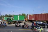 Ratusan sopir truk logistik mogok di Pelabuhan Petikemas Kota Makassar