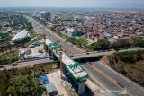 Foto udara konstruksi untuk perlintasan kereta cepat Jakarta-Bandung di Buahbatu, Bandung Jawa Barat, Rabu (25/9/2019). Hingga saat ini total pengadaan lahan pembangunan prasarana kereta cepat Jakarta-Bandung telah mencapai 98,95 persen lahan dengan total 8.279 bidang seluas lebih dari 6,2 juta m2. ANTARA JABAR/Raisan Al Farisi/agr