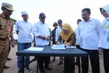 Gubernur Kalimantan Selatan berkantor di Posko Karhutla