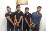 Dalam waktu 1 jam, kawanan pembobolan ATM dibekuk di rumah makan