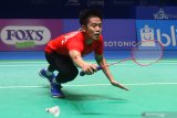 Pebulutangkis tunggal putra Indonesia, Vicky Angga Saputra berusaha  mengembalikan kok ke pebulu tangkis tunggal putra Thailand, Tanongsak Saensomboonsuk dalam pertandingan semifinal Yuzu Indonesia Master 2019 di GOR Ken Arok, Malang, Jawa Timur, Sabtu (5/10/2019).  Wakil Indonesia di nomor tunggal putra gagal lolos ke final setelah Vicky kalah dari Tanongsak dengan skor 1-2 (17-21, 21-15, 17-21) . Antara Jatim/Ari Bowo Sucipto/zk.