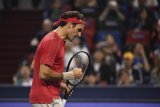 Federer lewati hadangan pertama di Shanghai Masters