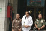 Presiden Jokowi tetap lakukan swafoto dengan warga masyarakat