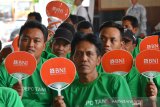  Peserta mengikuti pelatihan Program Mencetak 1.000 Agripreneur di Pendopo Kridho Manunggal Kabupaten Tuban, Jawa Timur, Selasa (15/10/2019). Program Mencetak 1.000 Agripreneur yang diinisiasi BNI sinergi bersama HARA (Start Up dibidang Agritech) tersebut untuk mempersiapkan terciptanya agripreneur yang handal di pedesaan, juga sebagai langkah nyata BNI dalam mendukung program nasional dengan mensinergikan teknologi pertanian 4.0 dan dukungan perbankan dalam merealisasikan program Nawacita. Antara Jatim/Syaiful Arif/zk