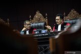 Dua tersangka gugat batas waktu  penyidikan ke MK