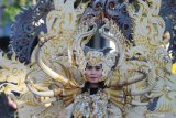 Peserta perwakilan dari Kabupaten Jember ambil bagian saat parade Jambore Pemuda Jatim 